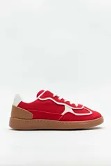 Zapatillas deportivas Pdk modelo Goletta de color beige, con detalles en blanco, plateado y suela de goma marrón.