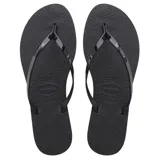 Sandalias tipo ojota Havaianas modelo You Metalic, color negro, con tiras finas brillantes y suela de goma texturizada.