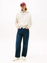 Buzo con capucha Tommy Hilfiger color crema, de corte amplio, con logo bordado en el pecho y cordones ajustables.