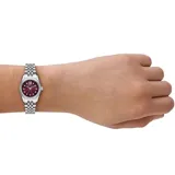 Reloj Michael Kors modelo Lexington, con caja plateada de 26mm, esfera color borgoña con indicadores de hora con cristales y malla de acero inoxidable plateada.