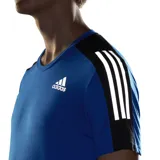 Remera de running Adidas, color celeste con detalles en negro y blanco. Diseño con logo de Adidas en el pecho y estampados de la NASA en el ruedo.