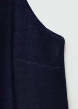 Vestido corto de corte recto y diseño minimalista, confeccionado en tejido mezcla de algodón. Presenta cuello cuadrado y tirantes finos.