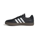Championes Adidas VL Court 3.0, color negro con las tres tiras blancas y suela marrón.
