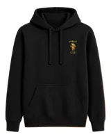 Hoodie negro con capucha y cordones ajustables, bolsillo frontal tipo canguro y estampado pequeño en el pecho con diseño de personaje y texto.
