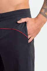 Short de baño O'Neill Scallop Cruzer color negro, con detalles de vivos rojos en la parte frontal y cordón ajustable en la cintura.