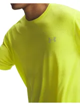Remera deportiva Under Armour de manga corta, color amarillo fluor, con tejido de malla transpirable y logo reflectante en el pecho.