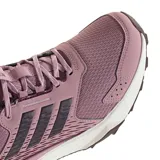 Championes de trekking Adidas Terrex Tracefinder 2 W para mujer, color rosado oscuro con detalles en negro y suela blanca.