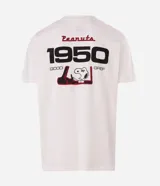 Remera de algodón de manga corta y cuello redondo, con diseño de estilo automovilístico. Presenta una estampa frontal con el personaje Snoopy, el logo de Peanuts Motorsport y la inscripción Racing Team.