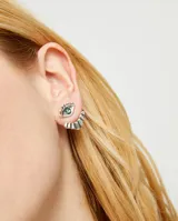 Par de aros plateados con forma de ojo turco y cristal verde. El diseño incluye pestañas desmontables.