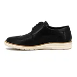 Zapato Starsax de cuero negro, estilo mocasín acordonado, con suela clara.
