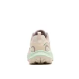 Zapatillas de trekking Merrell modelo Tempo Exp para mujer, en tonos beige, lila y verde menta. Presentan parte superior de malla transpirable, suela robusta con tacos para mayor tracción y entresuela amortiguada.