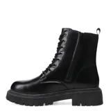 Botas tipo borceguí de color negro, confeccionadas en material sintético con acabado brillante. Presentan cierre lateral, cordones frontales con ojalillos metálicos y suela track dentada de plataforma.