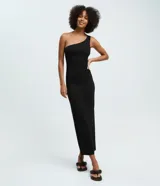 Vestido midi ajustado de un solo hombro, confeccionado en poliamida con elastano. Presenta un diseño asimétrico con fruncidos sutiles en los laterales y una abertura lateral para mayor movilidad.