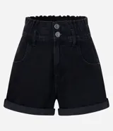 Short baggy de jeans color negro, con diseño de cintura doble elastizada, trabillas, doble botonadura y cierre frontal con cremallera, además de dobladillo en las piernas.