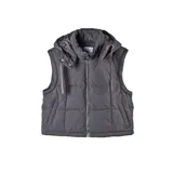 Campera larga tipo puffer color negro, con diseño acolchado, cierre frontal completo, cuello alto y capucha desmontable.
