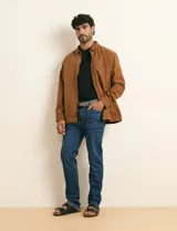 Pantalón de jean azul corte slim de cinco bolsillos, con diseño clásico y acabado deslavado.