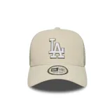 Gorra tipo trucker de New Era con frente de pana color beige y paneles traseros de malla. Presenta el logo de Los Angeles Dodgers bordado en el frente en color blanco y cierre ajustable en la parte posterior.