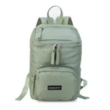 Mochila matera de diseño vertical, color gris azulado, con acabado acolchado y cierres frontales. Cuenta con un compartimento principal espacioso, un bolsillo frontal externo y un asa superior para transporte manual.