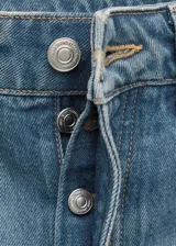 Jeans Leena de corte relajado, tiro alto y diseño de pernera ligeramente cónica en color azul medio con efecto deslavado.