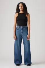 Jean de corte baggy con tiro medio y pierna ancha, confeccionado en denim azul con lavado clásico.