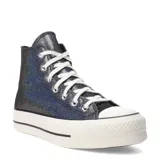 Championes Converse Chuck Taylor All Star Lift Hi, caña alta, con plataforma gruesa de color blanco. El cuerpo del calzado es de material textil con acabado iridiscente o holográfico en tonos oscuros (negro/azul/violeta). Cordones blancos y puntera de goma blanca.