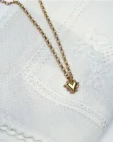 Collar de plata 925 con cadena rolo y dije de corazón en plata 950 con baño de oro 24K.