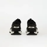 Championes Vans Crosspath XC de diseño técnico y todoterreno. Presentan una parte superior de malla, ante y textiles en color negro con detalles en gris. Incorporan suela Vibram para mayor tracción, entresuela con amortiguación UltraCush y sistema de cordones con clip para un ajuste rápido.