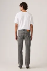 Jeans Levi's 502 Regular Taper de corte regular con pierna cónica y tiro medio, en tono gris oscuro con efecto lavado.