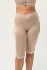 Calza biker modeladora confeccionada en lycra negra.