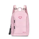 Mochila urbana Las Oreiro color rosado, con diseño de corazón bordado en el frente y logo estampado. Cuenta con dos bolsillos frontales con cierre, correas ajustables y un llavero desmontable negro.