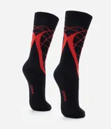Medias de caña larga color negro con diseño tejido de telaraña y logo de Spider-Man en color rojo.