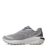 Championes de running Merrell modelo Morphlite, color gris, diseñados para transitar desde la carretera hasta la montaña. Presentan una capellada de malla técnica transpirable, entresuela de espuma para mayor amortiguación y suela con patrón de tacos para tracción en múltiples terrenos.