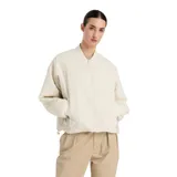 Campera bomber color crema con cierre frontal, bolsillos laterales y mangas largas.