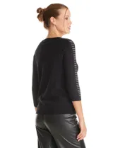 Buzo de hilado fino marca Zac & Rachel, color negro, con cuello redondo y mangas tres cuartos que presentan apliques de brillos en el lateral.