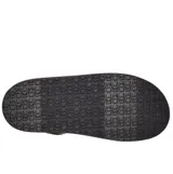 Zapatos tipo slip-on Sanuk modelo Chiba, color beige, confeccionados en lona con detalles deshilachados y costuras visibles en la puntera. Presentan suela de goma oscura y diseño de estilo relajado.