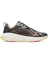 Championes Under Armour modelo Aura Ripstop, con parte superior tridimensional de material ripstop ultrarresistente. Cuenta con amortiguación reactiva UA HOVR para retorno de energía y suela de goma con ranuras de flexión para mayor tracción.