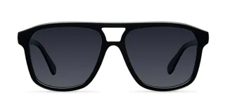 Lentes de sol estilo aviador con montura oversized de color negro y doble puente. Cuentan con lentes oscuras de nylon con protección UV400.