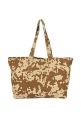 Bolso tipo shopper con estampado animal print en tonos beige y marrón.