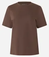Remera básica de algodón con cuello redondo y mangas cortas, de corte clásico y diseño liso.
