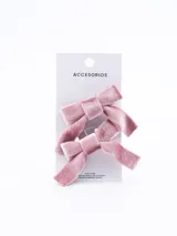 Set de dos broches para el pelo con forma de moño de terciopelo color rosa.
