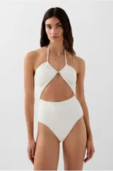 Bañador enterizo color crudo con diseño cut-out en la zona abdominal, escote con frunces y tiras finas ajustables al cuello.