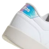 Championes Adidas Breaknet 3.0 de estilo urbano inspirado en el tenis, confeccionados en material sintético blanco con las icónicas tres tiras laterales y suela de goma en tono gris claro.
