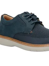 Zapatos Hush Puppies modelo Bangu Navy, color azul marino, con capellada de tejido técnico transpirable y refuerzos de cuero, cordones al tono y suela blanca.