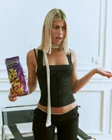 Top musculosa negro confeccionado en microfibra elastizada con doble capa de tela.