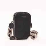 Porta celular negro con diseño acolchado, correa de tela estampada y logo Kahle&Co plateado.