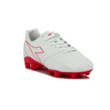 Championes de fútbol Diadora Halo Md T, color blanco con detalles en rojo.