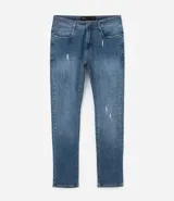 Pantalón de jean elastizado azul con lavado nevado, corte skinny y tiro medio.