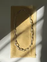 Collar de plata 925 maciza con diseño de eslabones alargados y textura martillada.