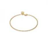 Pulsera dorada con cadena de bolitas y cierre de mosquetón. Incluye un dije circular con el logo de la marca.