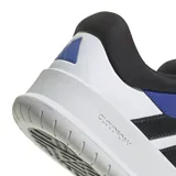 Championes Adidas Court Team Bounce, con capellada de cuero sintético blanco, detalles en azul y negro, y suela de goma blanca. Incorporan tecnología Cloudfoam para mayor comodidad.